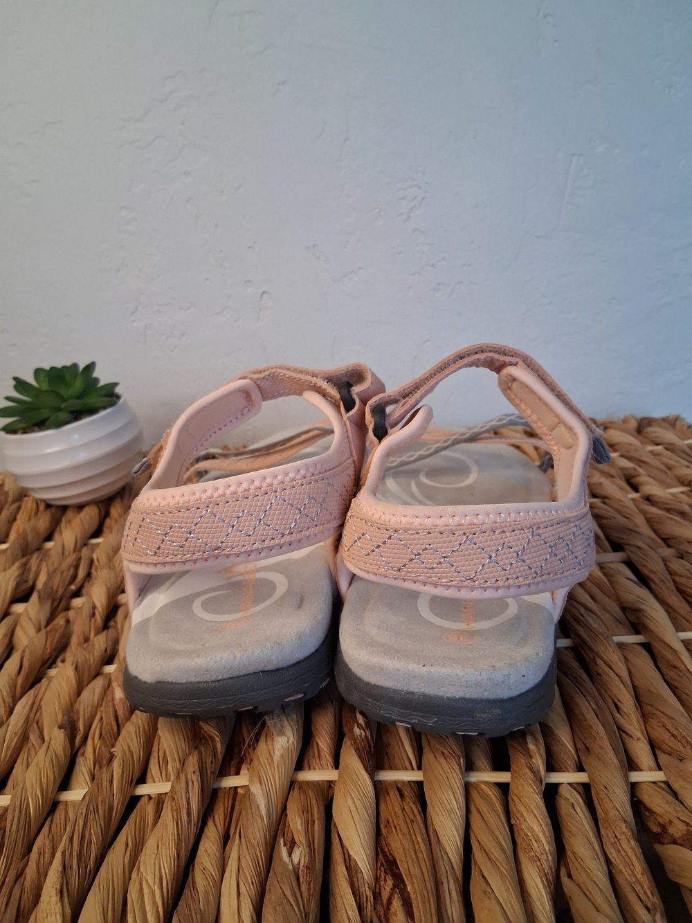 Wanabee Pink & Gray Strappy Athletic Walking Sandals | Size 38 (US 7.5) - Picture 4 of 7